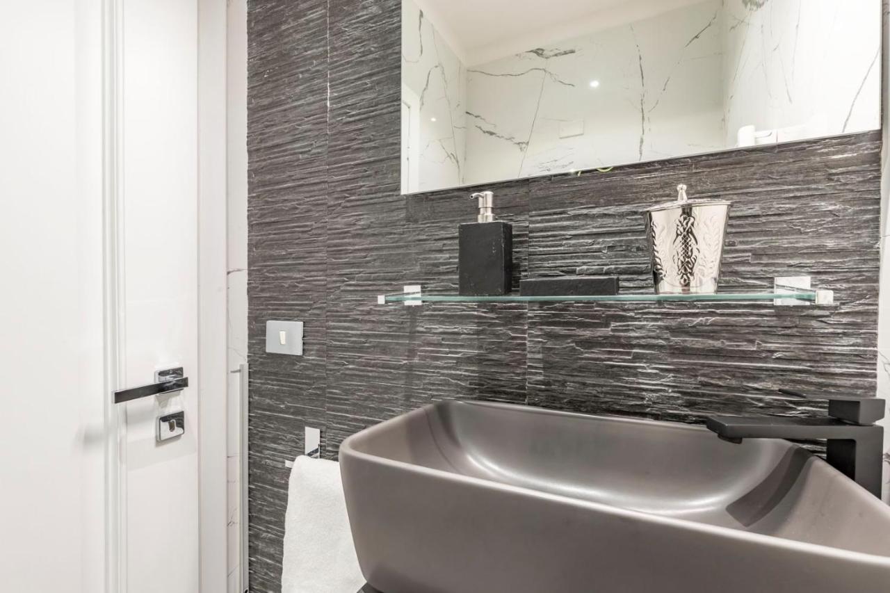 Trevi Luxury Apartment Jacuzzi Рим Екстериор снимка