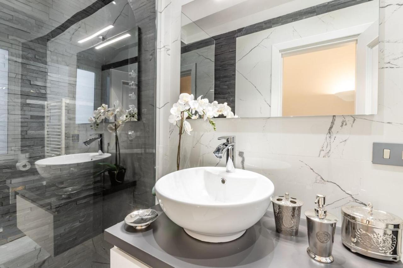 Trevi Luxury Apartment Jacuzzi Рим Екстериор снимка