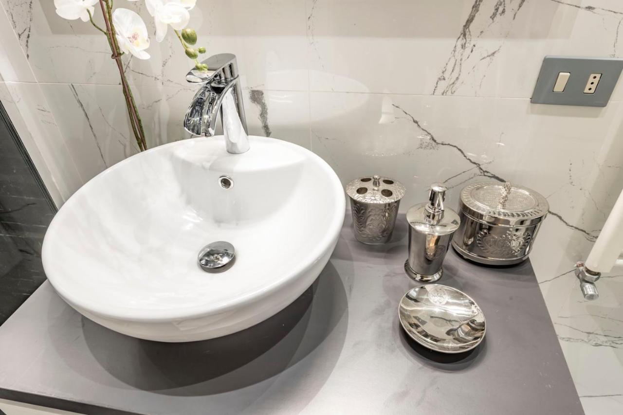 Trevi Luxury Apartment Jacuzzi Рим Екстериор снимка