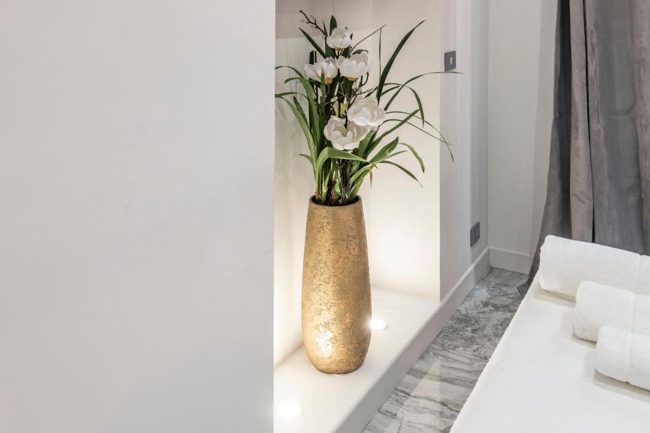 Trevi Luxury Apartment Jacuzzi Рим Екстериор снимка